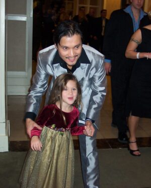 Isa Briones Instagram - Dad,
the way you’ve been able to consistently pull off decades of shiny suits is an inspiration.
Watching your journey of creating a beautiful, meaningful life and career is the great honor of my life. You are the blueprint of dedication, perseverance, and grace. Thank you for showing Teo and me what it means to be a good person, to be in service of others, and to be in service of storytelling. There’s no one like you. I love you endlessly. Happy Father’s Day. See you on stage❣️
-your goofy girl