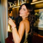Isabel Burr Instagram - Para suavidad, solo Tequila Patrón Cristalino Cheers! 🪞 🪩 🪞 @tequilapatronmexico #tequilapatroncristalino #elcristalinomassuave