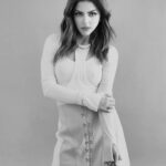 Isabel Burr Instagram - Styling: @ottero.mx Body: @cynthiabuttenklepper Falda: @dionlee vía @farfetch Joyas: @danielacalifa