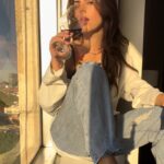 Isabel Burr Instagram - Un vinito o que? 🍷