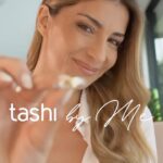 Isabel Figueira Instagram - Bom dia 💫 A Tashi cria joias para que as mulheres se sintam únicas, verdadeiramente especiais... com uma imagem invejável. Um excelente presente para o Dia da Mãe. Todas as joias são em prata e ouro , desenhadas manualmente, tudo cá! As Memórias são alianças que cada pessoa pode escolher a cor que mais gosta, ou usar as três… e personalizar com as suas inicias… ou um símbolo… Sem dúvida um presente bonito e intemporal. Um beijinho para todos e um feliz feriado ✨ @tashijewels #tashijewels #joiasintemporais #portuguesebrand #diadamae #pub Vídeo e edição @bernardoreis.cameraview Makeup e cabelos @ritaviegasmakeup