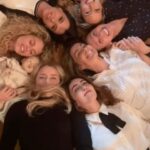 Isabel Figueira Instagram - Bom dia ☀️ A novela Cacau está na reta final das gravações e este é o ambiente que se vive. Sou do fundo do coração muito feliz por ter pessoas especiais como estas perto de mim. Um privilégio fazer parte deste projecto tão especial da @tvioficial ,escrita pela linda e talentosa @mjcarioca e produzida por uma equipa incrível da @pluraloficialpt. Que bom que estão a gostar e ainda há muito para vir . Obrigada a todos e um excelente fim de semana para todos ❤️❤️❤️ Uma Páscoa feliz para todos ✨🫶