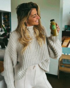 Isabel Figueira Instagram - Bom dia ☀️ Adoro fazer este detox porque finalmente consegui atingir os meus objetivos. Sinto o meu corpo limpo e com uma energia totalmente renovada. Não é nenhuma #PUB é mesmo dar a conhecer um DETOX de confiança que ajuda na limpeza e revitalização do nosso corpo. Cuidem de vocês ❤️ Bom fim de semana 💫 @eat.lovefood ✨✨✨