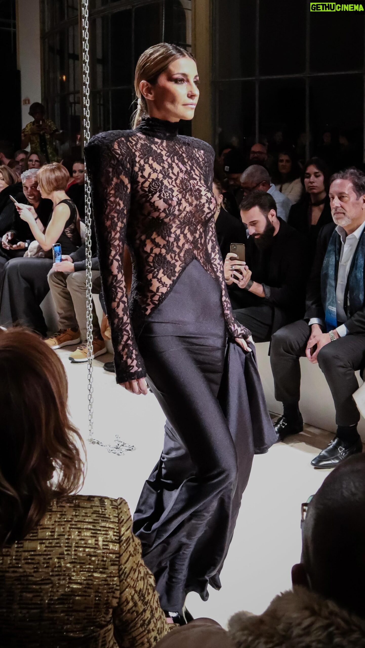 Isabel Figueira Instagram - @by_santana_pires ⛓️ @isabelfigueira.oficial . 📸 @pedrolabreca . #fashion #desfile #moda #modafashion #bysantanapires #bysantanapiresfashionshow #fashionshow #isabelfigueira