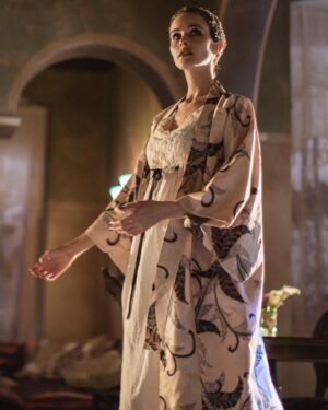 Isabel Lucas Instagram - @markrogers_photo recently sent me some on-set pictures. I personally don’t feel very relaxed having photos taken but it’s somehow different when I’m in character. I loved exploring this character with the lens on her. It feels like a joy and such an honour to work with artists as humble as Mark. There’s a silence to his nuanced nimble method that translates to his amazing pictures. 
📷 @markrogers_photo