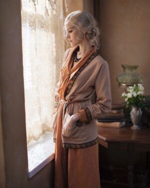 Isabel Lucas Instagram - @markrogers_photo recently sent me some on-set pictures. I personally don’t feel very relaxed having photos taken but it’s somehow different when I’m in character. I loved exploring this character with the lens on her. It feels like a joy and such an honour to work with artists as humble as Mark. There’s a silence to his nuanced nimble method that translates to his amazing pictures. 
📷 @markrogers_photo