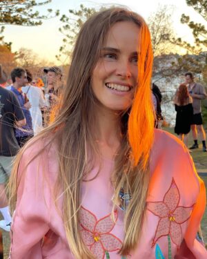 Isabel Lucas Instagram - Gold dust moments at the Lunacy premiere. Adore this dress by @alemais.official. 💗 

Thank you for styling dear @lucywarrenstyle & helping out with last minute touches @kultaustralia. Jewels by @sir__ & @cassandramamone, shoes by @stagnistudio xx
