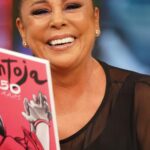 Isabel Pantoja Instagram - “Es un disco muy especial para mí”, @isabel_pantoja_martin celebrará sus 50 años de carrera musical con una gira y un doble CD que saldrá en diciembre #PantojaEH #IsabelPantoja #carreramusical #copla #pantoja #elhormiguero