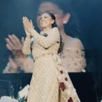 Isabel Pantoja Instagram – Gira 50 años.
Sevilla a tus pies 🙏🏼❤️
