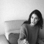 Isabela Valadeiro Instagram - A vida ultimamente 1. A caminho 2. Repetición, repetición - enquanto não alcances não descanses. 3. A abraçar as árvores. 4. Brown, Jackie Brown. 5. Fiz amigos novos e gosto muito 6. Crawl, bruços ou costas, as I Like it - Brand new habit. 7. Com amor, Isabela 🫶🏽