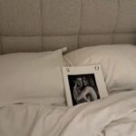 Isabela Valadeiro Instagram - Cama de sonho @cabeceiras.pt_store featuring colchão @molaflexoficial que te leva às ☁️☁️ Acham que ando aqui a dormir?! 😜