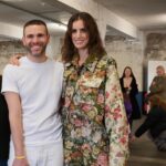 Isabela Valadeiro Instagram - Hoje foi dia de assistir, na primeira fila, ao talento português dos @marques_almeida representado na Fashion Week londrina, powered by @oboticariopt muito bem acompanhada e sempre com o meu ombro (mais que amigo).💘 Was a lovely pink day! 💗 Photos by @carlapires