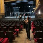 Isabela Valadeiro Instagram - O show @alainpaul, no maior palco de Paris, conquistou um lugar muito especial no meu coração - decorem o nome, vão ouvir falar muitoooooo deles. Inspirada nos bailarinos da ópera parisiense que coleção linda, parabéns!! #pfw24