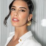 Isabela Valadeiro Instagram - Lovely night at @criticscircle 🤍 Hairstylist @louisbyrneiciaiw Make up artist @dashataivas Photographer @ricardoneves.photo Styling by me The best plus one @carlos_ferra @pestanachelseabridge . Thank you @cinemadixworldwide and @edwindelarenta 🙏🏽