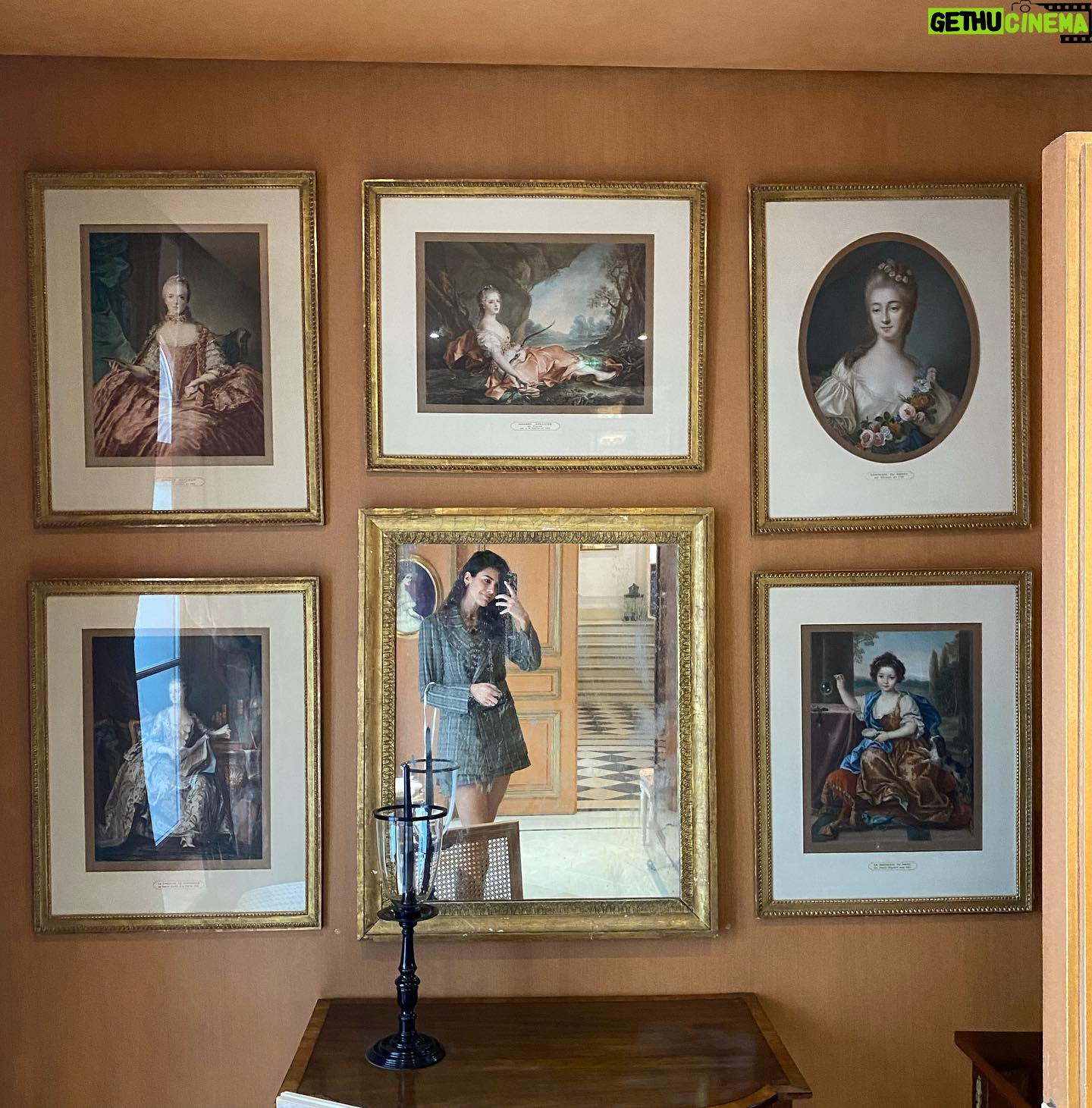 Isabela Valadeiro Instagram - Por toda a p arte 1. Epernay 2. Marvila 3. Epernay 4. Grândola