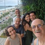Isabela Valadeiro Instagram - Novidades do Rio 🇧🇷 muitaaa chuvaaa, 0 telemóvel que não quero ficar sem, encontros bons e muito amôôô! Ontem vimos a Intimidade Indecente com o Marcos e a Eliane, que delícia!! ❤️
