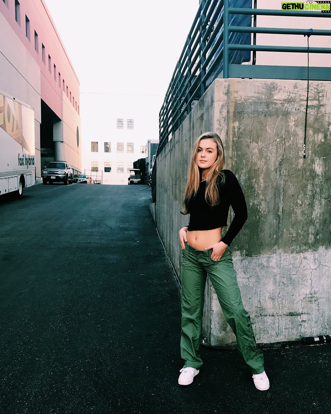 Isabella Alexander - 4.5K Likes - it’s almost the weekend, 11/10 excited