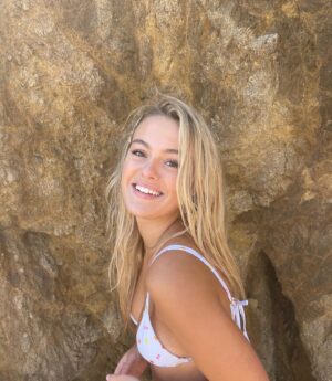 Isabella Alexander Instagram - Malibu days 🍓🍉🍎🍇🌼✨🌞🐬🐠🦋🌊🌈