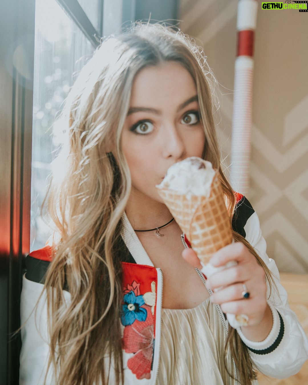 Isabella Alexander - 4.2K Likes - happy #nationalicecreamday 🍦