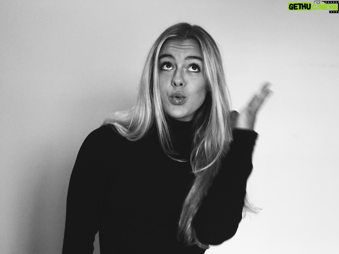 Isabella Alexander - 4.8K Likes - working hard I promise