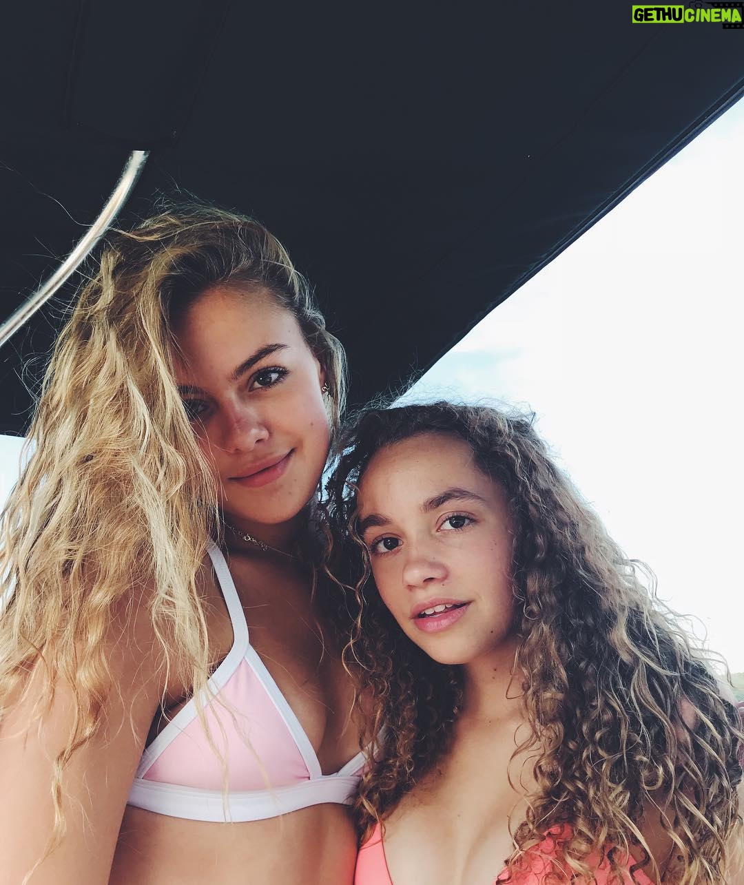 Isabella Alexander - 5K Likes - wavy hair, no cares ☀️