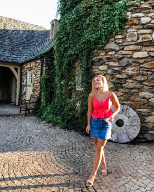 Isabella Alexander Instagram - bought a castle 🏰