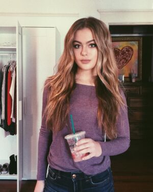Isabella Alexander Instagram - peep the pink drinks 💖