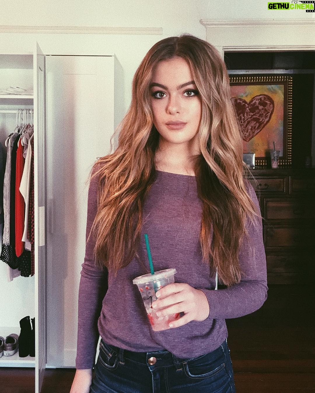 Isabella Alexander - 4.3K Likes - peep the pink drinks 💖