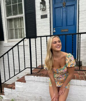 Isabella Alexander Instagram - happy to be here