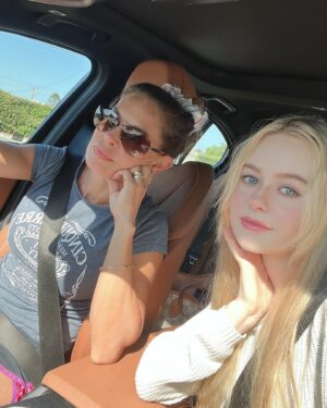 Isabella Crovetti Instagram - Golden Birthdayy🧁✨ - ty for all the bday wishes
🧁
🧁
🧁
#birthday #birthdaygirl #18 #18thbirthday #car #selfie #mom #momanddaughter #daughter #carpics #carselfie