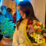 Isabella Gómez Instagram - This experience is still continuing to push me to my edge of growth even after closing. I’m so thankful. I feel so deeply fulfilled. I can’t believe this is my life and that I got to be a part of such a historic run alongside some of the most talented people in show business. There might actually never be more eloquent words besides thank you. One of the Good Ones, the first commissioned Latine play by the Pasadena Playhouse, as well as the 5th best selling show in their nearly 100 year history. Female playwright, female director, female led, all Latin cast. 27 standing ovations and some of the most glorious waves of laughter and audience engagement I’ve ever felt. Not to mention the overwhelming kindness and love we’d get after every show. Mi Yoli, me has hecho más artista de lo que era. Más enfocada, más presente, con mil veces más estamina y apreciación por la carrera tan linda que escogí. Te amo. 💛