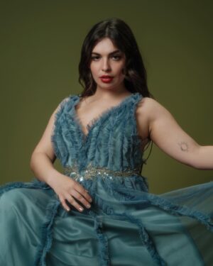 Isabella Gómez Instagram - 👸🏽Bridgerton x Little Mermaid 🐬

Wearing @milla from @pr_solo
Shot by @joshakatz 
Styled by @stylesbyhoward
Shot at @workhorseproductionsla
In collaboration with @indiadebeaufort