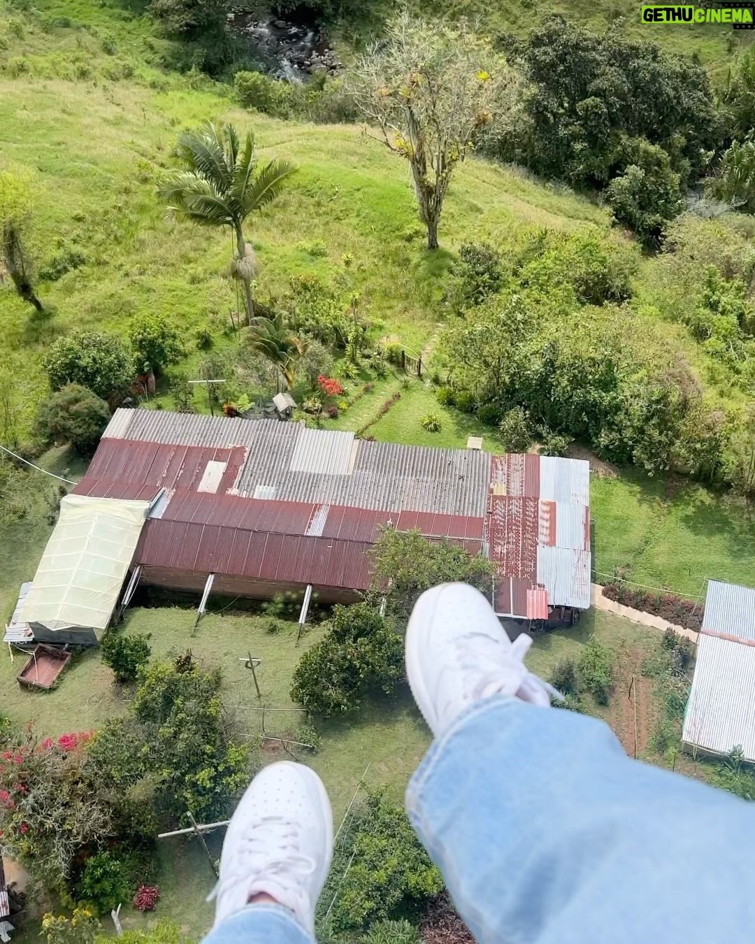 Isabella Gómez Instagram - Jardín es un pedacito del cielo en la tierra 💐