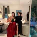 Isabella Gómez Instagram - Euphoric and exhausted and overwhelmed with immense gratitude. John, I don’t know how I got so lucky. Your unwavering trust means more than I can say. My Liana has been the gift of a lifetime, thank you. Our crew, you guys are pure muscle. It’s been an honor to create alongside you and get front row seats to your magic. The cast… I know you guys know and I know you know I know. So I’ll just say that with you guys by my side, it feels like I can do anything. #TheMannequin 🖤🪓😈
