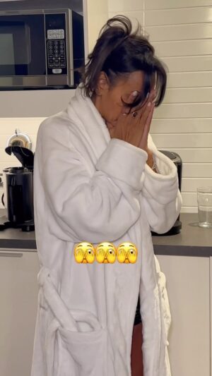 Isabelle Racicot Instagram - Les filles du lunch, @patricia_paquin et @marieevejanvier ont lancé à Isabelle Racicot le défi de prendre un bain de glace ! 😱🥶

Le feriez-vous ? Tous les détails dans Y’est 4h quelque part : bit.ly/lameilleuremusique