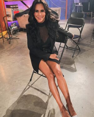 Isabelle Racicot Instagram - Souvenir d’hier soir pour le @endirectdelunivers de mon ami @sebbenoit72 . Quelle soirée mémorable!! 

Les secrets des coulisses demain dans Yé 4 heures quelque part! @rythme1057 

Look: @sabrinecadieux , @etiberger et  @jonloveshair 

Photo: @ericmyrephoto