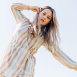 Isabelle Cornish Instagram - Sunny side up 💜 swipe across for ✍️ out-take from my book ‘THE WHY, healthy habits for an epic life’🌈