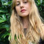 Isabelle Cornish Instagram - Meditate 🧘‍♀️ Adopt an attitude of gratitude 🙏 Check in with yo self 📝 Educate 🔑 Tune in to the wisdom mind 🌈 Create ❤️