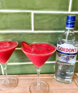 Isabelle Cornish Instagram - #ad The weather is heating up, so I thought I would share some of my favourite Mocktail recipes using @gordonsginau 0.0% Alcohol Free!
 
Sassy Strawberry 🍓 
-  2 cups frozen strawberries 
-  3 tbsp fresh lime Juice
-  1 squeeze Stevia liquid
 (sweetener optional) 
-  100ml Gordons 0.0% Alcohol Free
-  ¼ cup water
 
Add all ingredients into a blender and blend until desired consistency. If you want it thicker, add some more frozen fruit, to thin it, add more water.
 
Second favourite would have to be my cucumber cocktail, going to be making this over the weekend!

 🥒 
Cool as a cucumber 
-  1 cucumber 
-  1 inch grated fresh ginger
-  2 tbsp lemon juice
-  100ml Gordons 0.0% Alcohol Free
-  1 cup ice 
-  2 cup soda water 
-  6-8 fresh mint leaves 
 
Blend cucumber with 4 mint leaves, grated ginger, Gordon’s 0.0% Alcohol Free and lemon juice. Pour liquid into mocktail shaker (jar works great too). Add ice and shake. Serve in a glass and add remaining mint leaves to the top!
 
#drinkresponsibly #gordonsgin