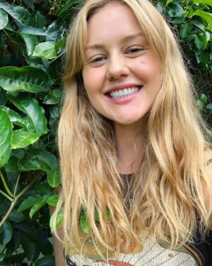 Isabelle Cornish Instagram - Meditate 🧘‍♀️ 
Adopt an attitude of gratitude 🙏 
Check in with yo self 📝
Educate 🔑
Tune in to the wisdom mind 🌈
Create ❤️