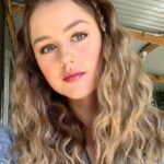Isabelle Cornish Instagram - Gotta always look on the bright side of life 🌈