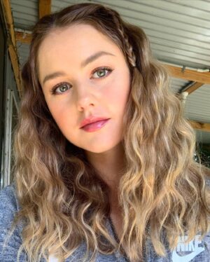 Isabelle Cornish Instagram - Gotta always look on the bright side of life 🌈