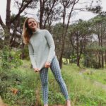 Isabelle Cornish Instagram - It's Plastic Free July! Have you been taking part in the Challenge? I try to minimise my plastic use all year round but #plasicfreejuly is always my fav time to commit to the challenge and hustle on prioritising my healthy habits by saying no to plastic. Plastic isn’t just in the typical products we buy but also in the clothes we wear! Plastic materials, such as nylon and polyester, are used in some clothing and these synthetics are released as microplastics into our waterways when washed. This contributes up to 35% of the primary plastic polluting our oceans 😯 The best thing you can do is #movetonatural by choosing brands that don't use plastic in their clothing. I'm wearing @icebreakernz 100% merino head to toe, meaning everything is made from 100% natural fibres 😍 #icebreakernz #ICxIcebreaker