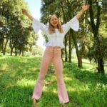 Isabelle Cornish Instagram - When shit hits the fan you can scream and cry or you can dance through the shit 🎉🐒 or maybe shit doesn’t hit the fan, if we learn to stay in the middle of no good no bad, no left no right…. 🙃🙃🙃🙏🙏🙏😍