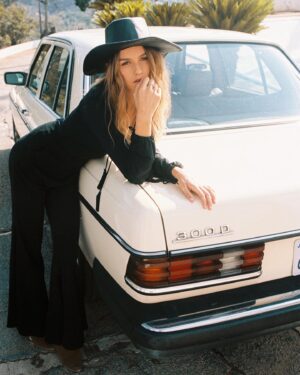 Isabelle Cornish Instagram - I bought this car from the side of a road when I was living in LA for $500, she took me all over LA, to many castings and canyons. Eventually I sold the car to a Byron bay woman who was on a trip across America looking for her missing daughter. 🙏 small world.