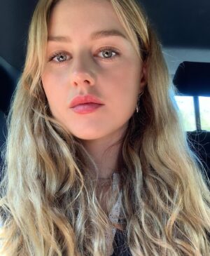 Isabelle Cornish Instagram - 💜❤️💚 Magic. What is your word of the day?