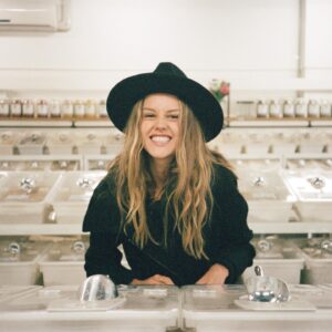 Isabelle Cornish Instagram - Caught red handed - buying bulk goodies for my belly. There is no planet B. ❤️ insights into my life , my heart to paper- pre order my new book 😍 link in bio. Healthy habits for an epic life 🔥🤟❤️🌈 #35mm