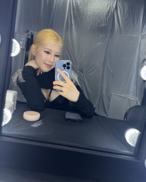 Isak Woo Instagram - In Manila🇵🇭🖤💖
 #BLACKPINK #bornpink #worldtour 
 #ygx