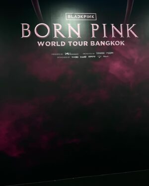 Isak Woo Instagram - Black Pink in your Area🖤💖 
In bangkok 🇹🇭 Next up Hong Kong! Let's go!!

#blackpink #bangkok #worldtour