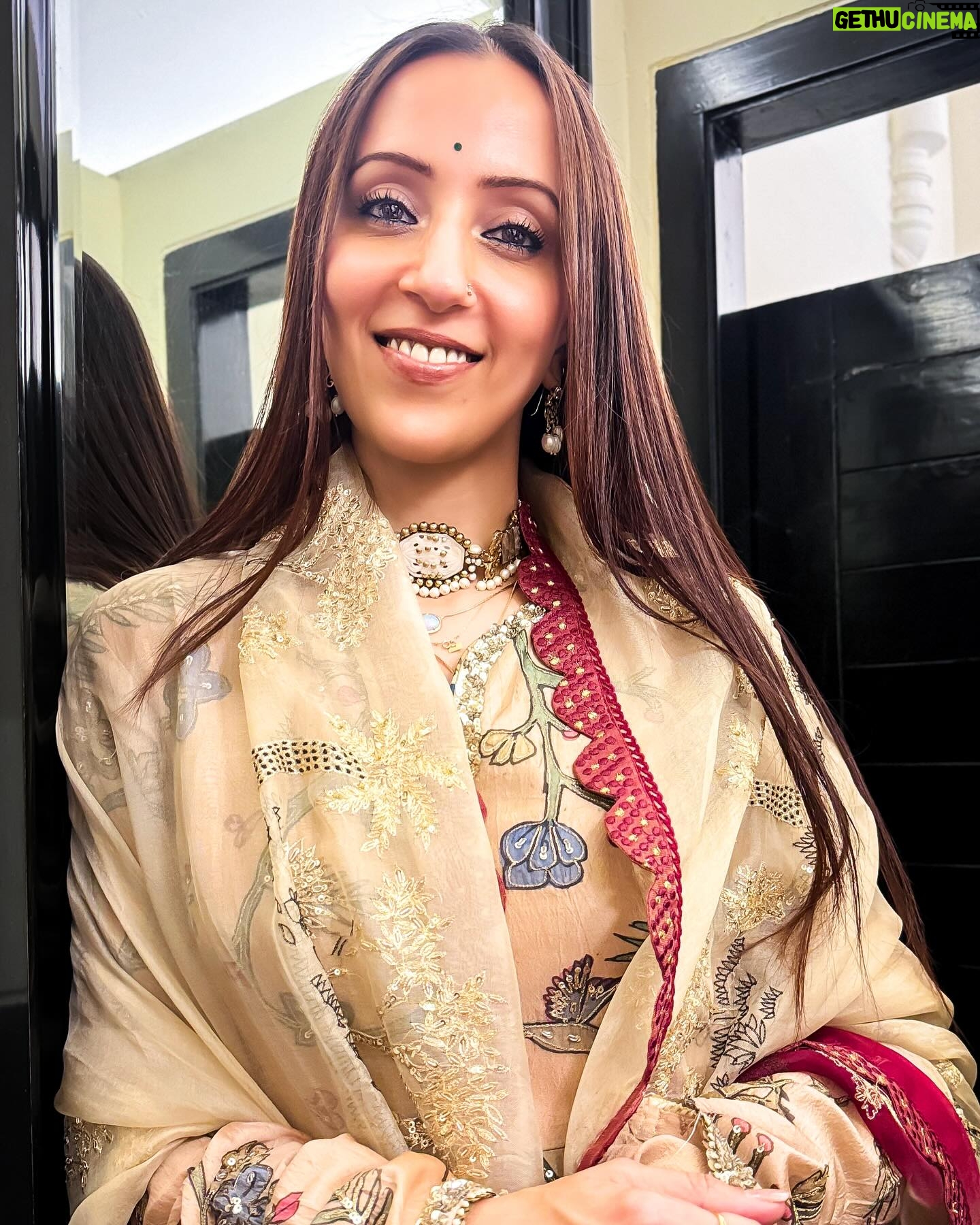 Ishita Arun - 11.9K Likes - Studio lighting ho toh @prithvitheatre ke bathroom jaisi!
.
Outfit @archanajaju.in (love her ❤️)
Jewelry - @amrapalijewels
.
.
.
.
.
.
.
.
.
.
.
.
.
.
.
.
.
.
.
.
.
.
.
.
.
.
.
.
.
.
.
.
.
.
.
.
.
.
.
.
#amrapalijewels #prithvi #prithvitheatre #indian #kurti #suit #dupatta #brown #fashion #style #elegance #glam #traditional #vibes #look #ootd #glamlook #ishittaarun